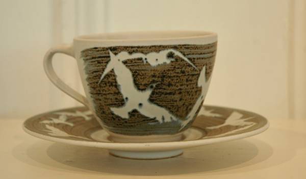 - a Ceramic by Tregear Pottery, measuring 10 x 19 cm (H x W) £35